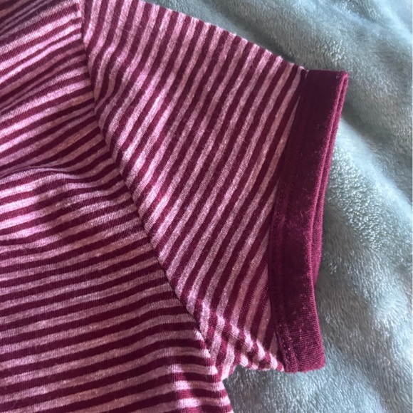 2 Womens Short Sleeve Shirts. Medium. Banana Republic and Arizona - Picture 4 of 11